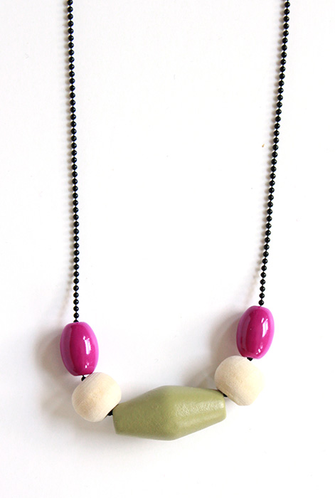 zoom on a pastel necklace by pop-a-porter