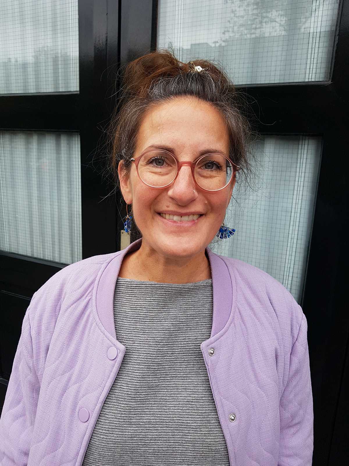 acetate_pendant_earrings__sunshine_blue__model_pin sunshine tortoiseshell blue pendant earrings by pop-a-porter